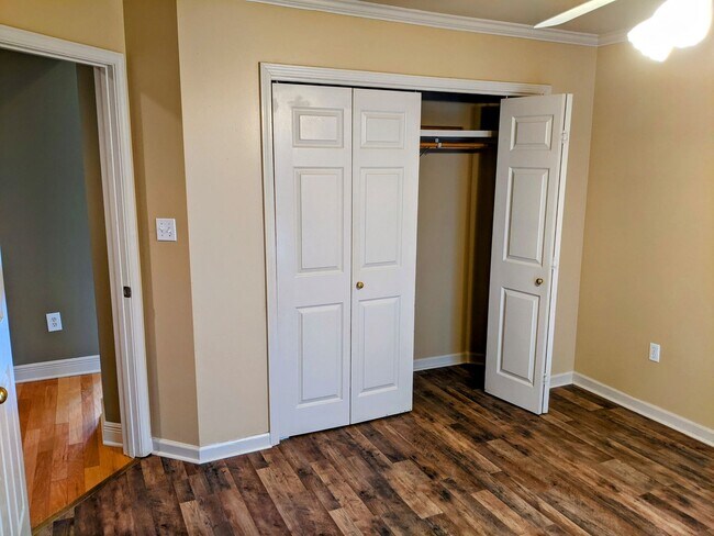 Building Photo - Spacious 3/2 home in a Convenient Location!