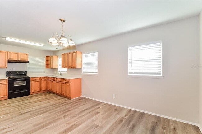 Building Photo - 3307 S Park Ave