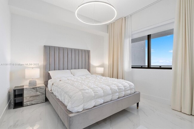 Building Photo - 700 NE 24th St