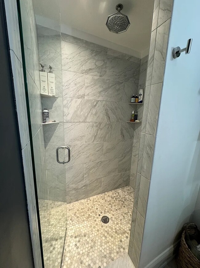 Master Bath - 113 W Randall St