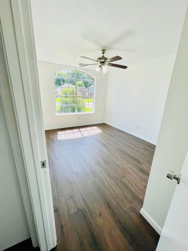 Building Photo - 17002 Summer Hollow Dr