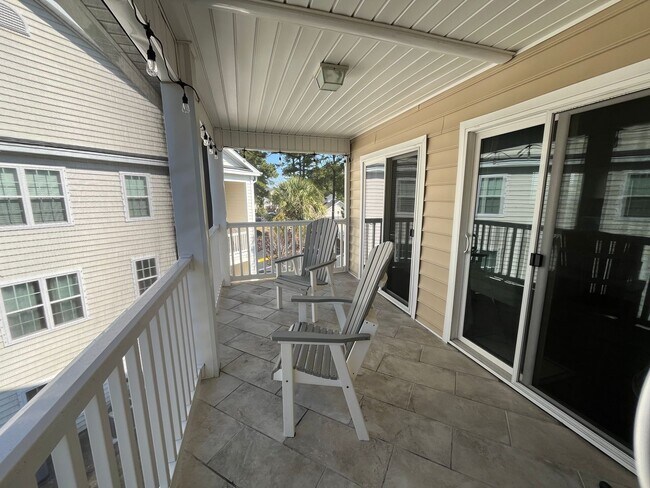 Building Photo - Remodeled 2 Bedroom, 2 Bath Furnished Cond...