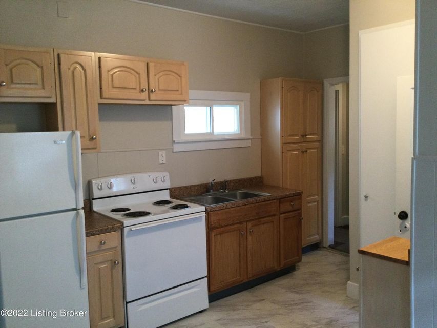 Building Photo - 572 Lilly Ave