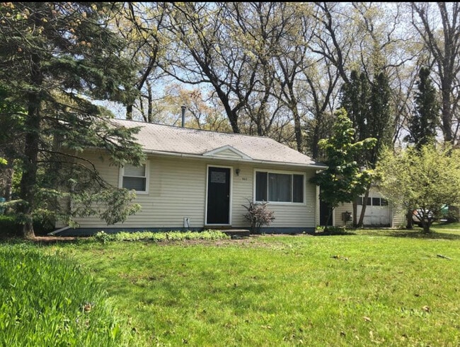 Building Photo - 937 Avenue B