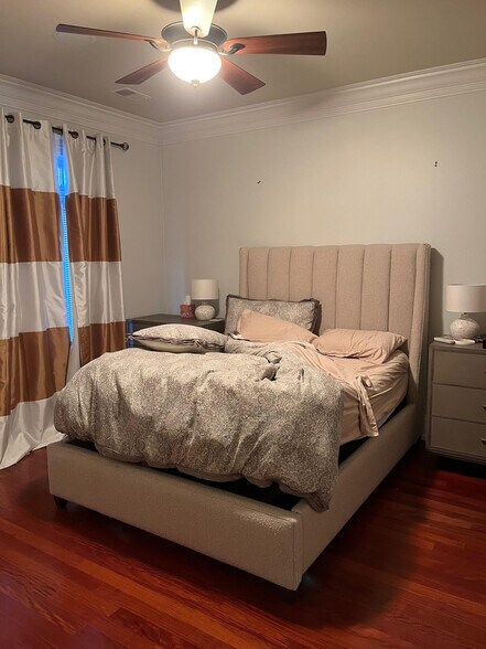 Building Photo - 1442 W Fullerton Ave