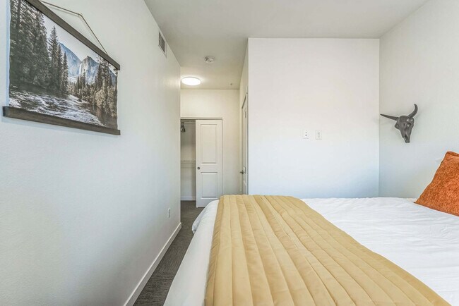 Building Photo - 305 E Front St