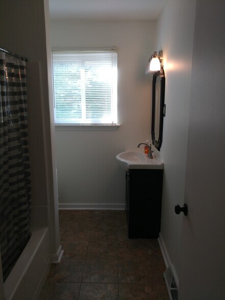 Building Photo - 2809 Creekwood Dr