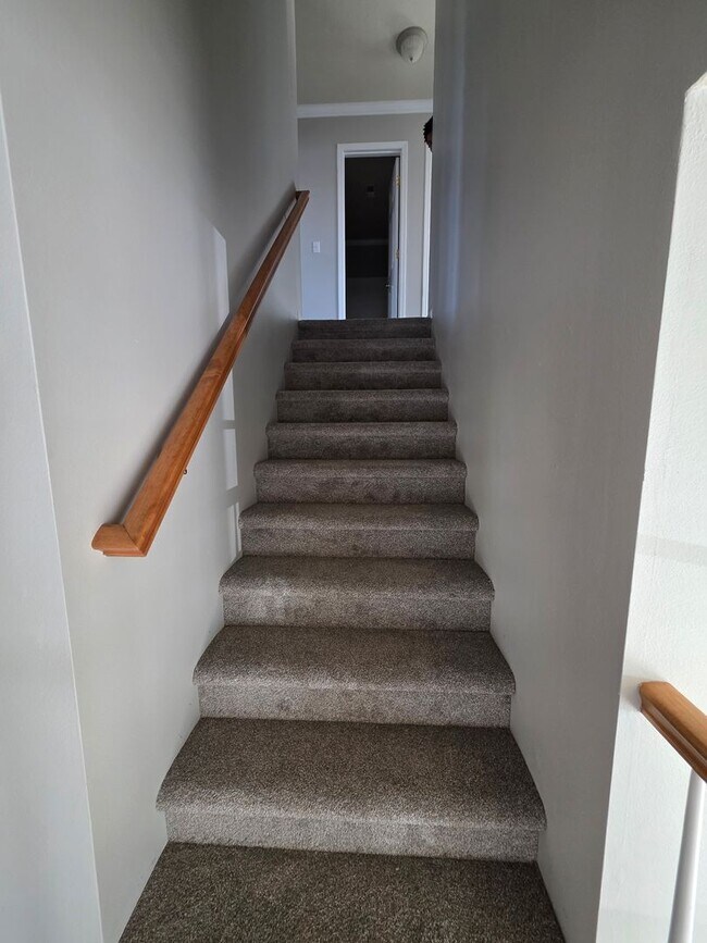 Building Photo - Primary Bedroom of Your Dreams! 3 bedroom/3 bathroom/3 car garage