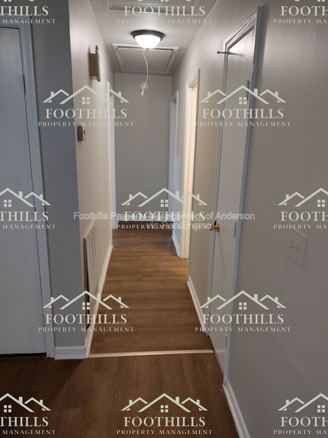 Building Photo - 223 Mulberry Ave