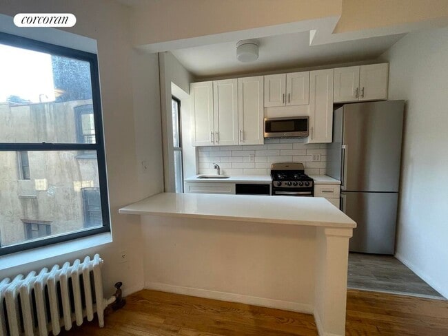 Building Photo - 536 E 82nd St
