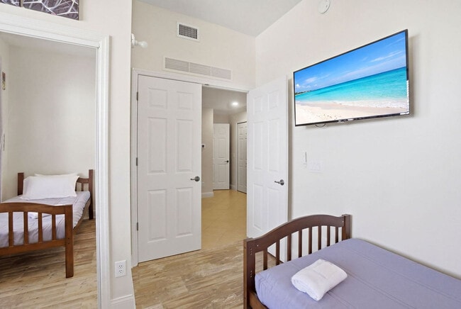 Building Photo - 7501 Mourning Dove Cir