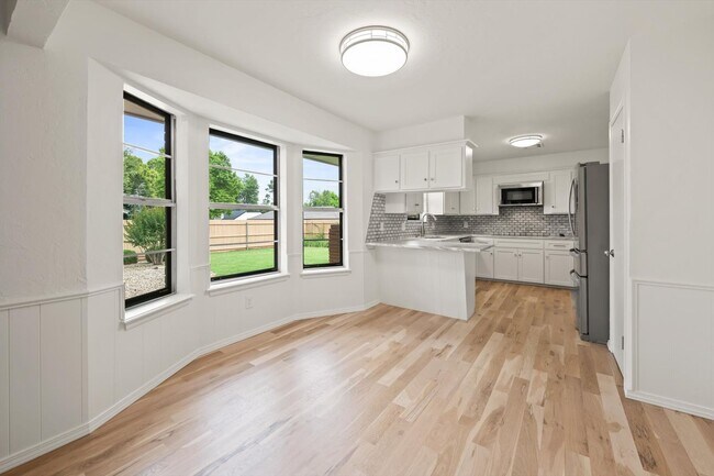 Building Photo - Modern Details and Interiors to a sought-a...