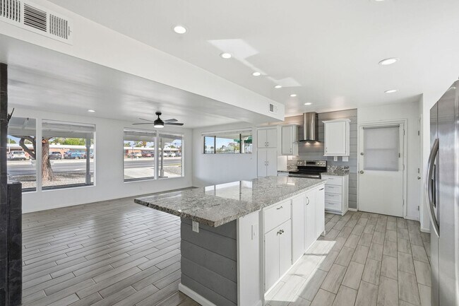 Building Photo - Pending/ Rented - Spacious 3-Bed, 2-Bath East Tucson Home with Large Yard & Open Layout