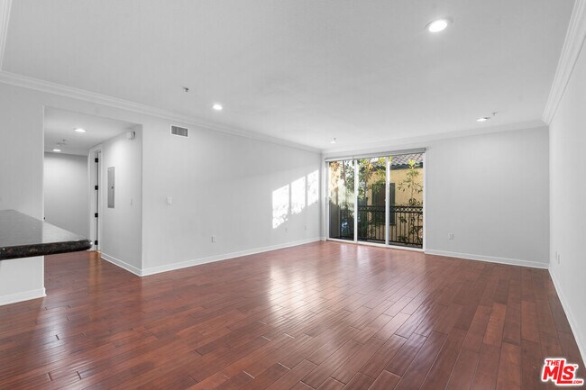 Building Photo - 1401 S St Andrews Pl