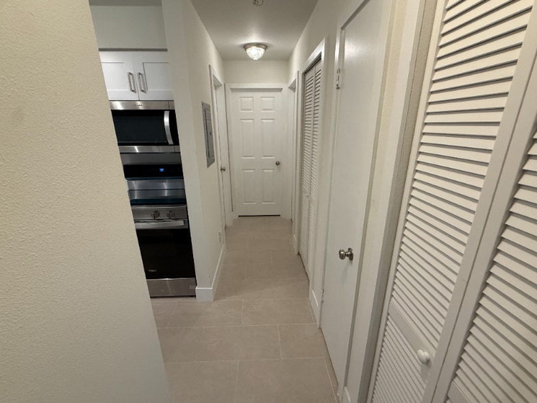 Building Photo - 3455 Countryside Blvd