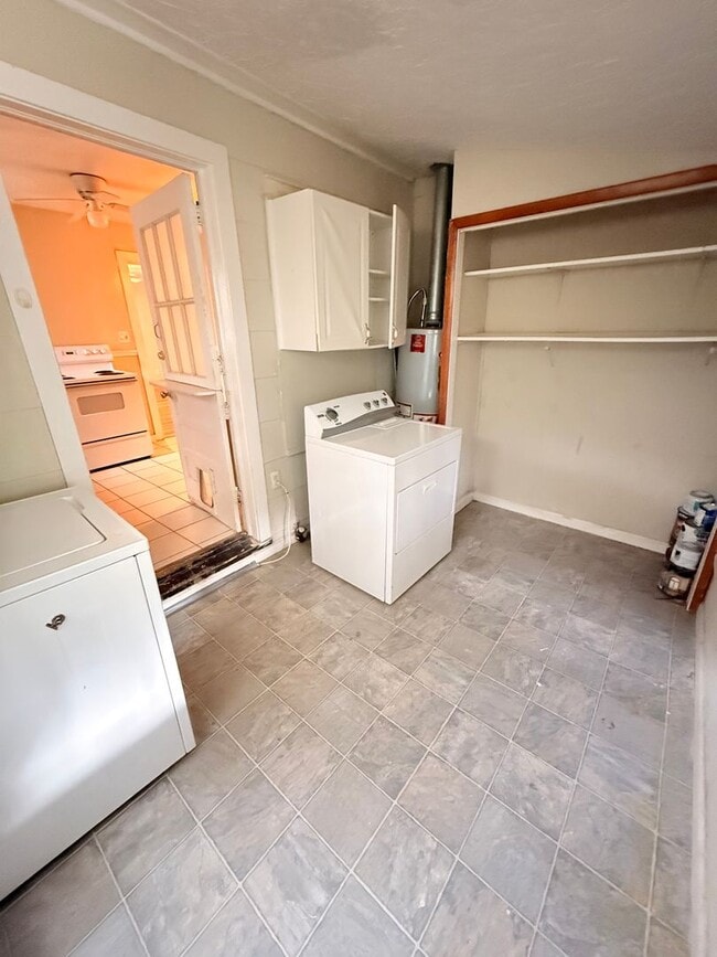 Building Photo - 3 Bed 1 Bath House Downtown, AVAILABLE NOW!