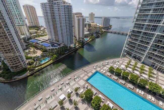 Building Photo - 465 Brickell Ave