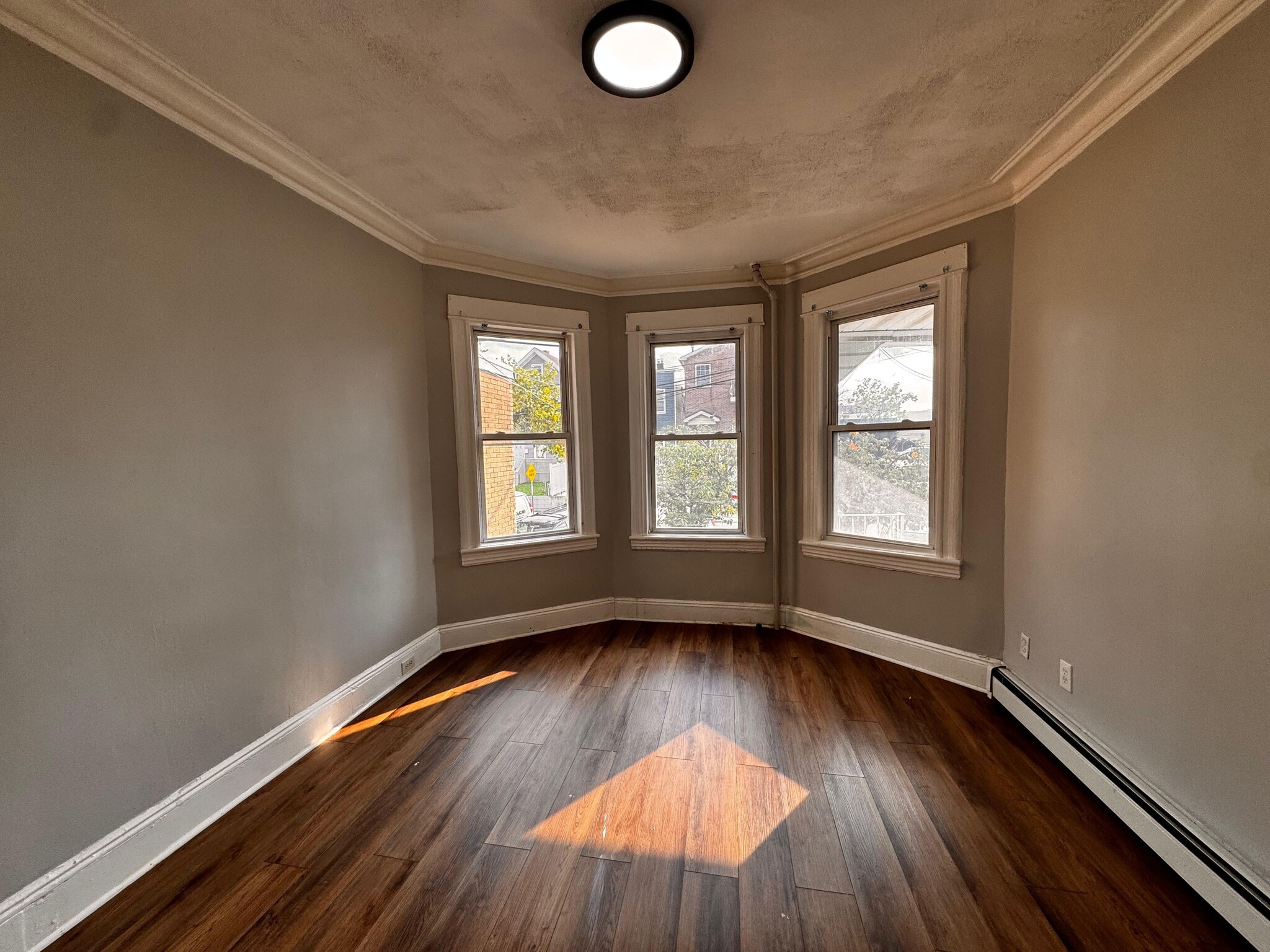 Building Photo - 84 Winfield Ave