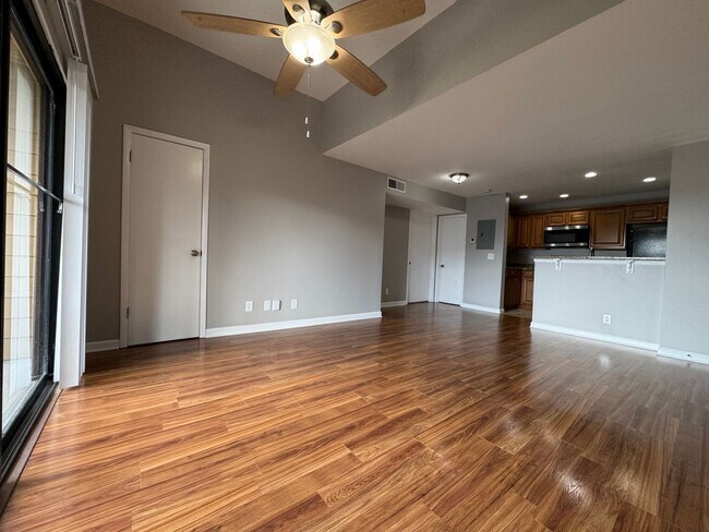 Building Photo - Altamonte Springs Top Floor Condo ~ Gated Waterfront Community ~ Must See!