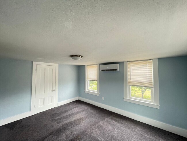 Building Photo - 139 W Hollis St