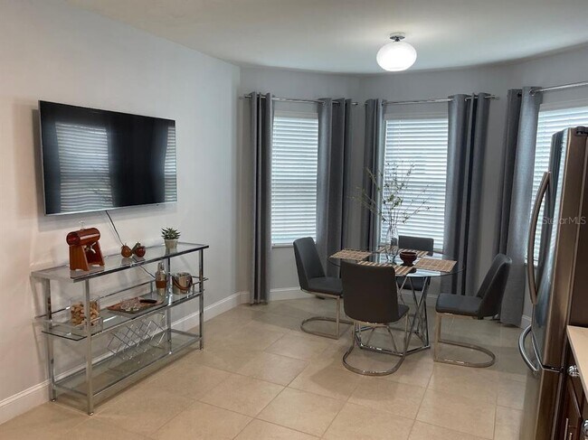 Building Photo - 690 Hadley Pl E