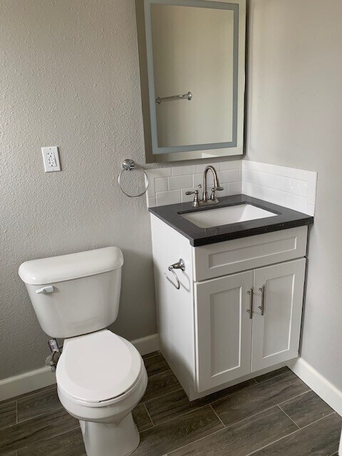 Building Photo - 4015 W Adams Blvd