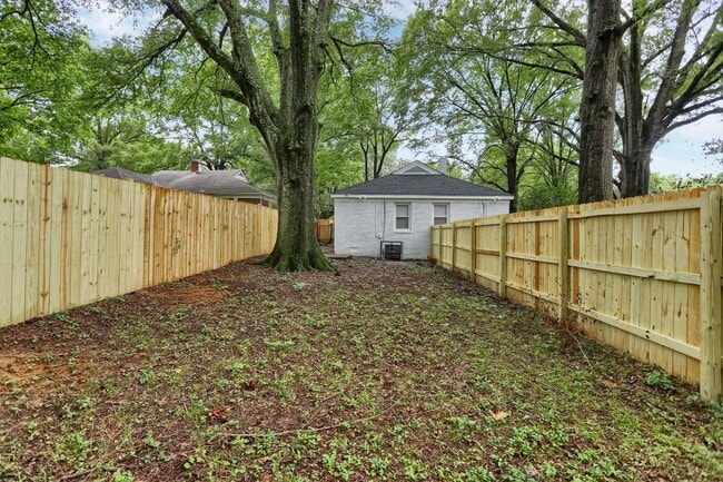 Building Photo - Sherwood Forest Living / 810 sqft / Monitored Alarm