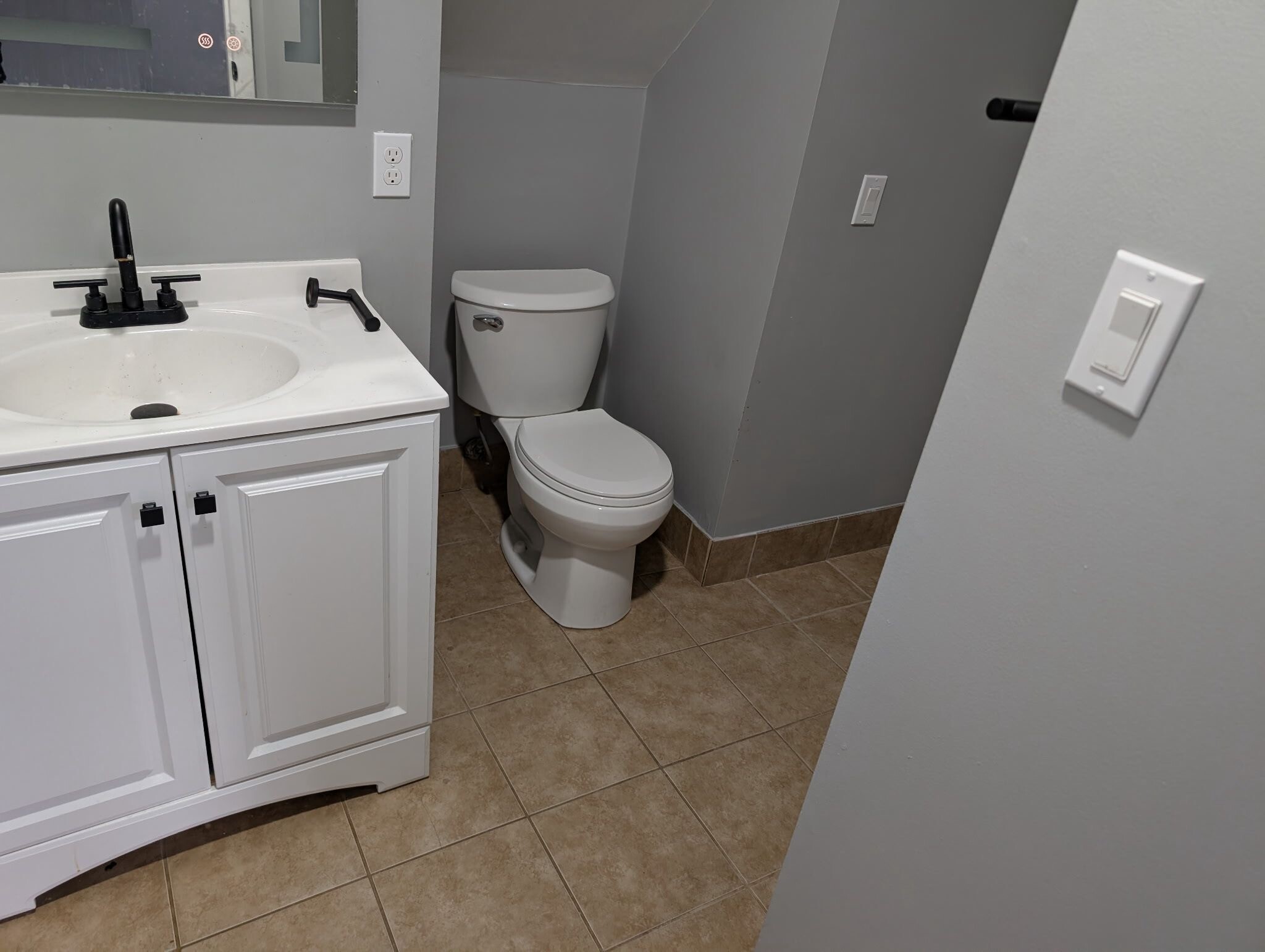 Building Photo - 1219 Burton St