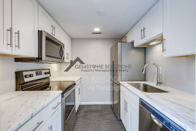 Building Photo - 2004 Granville Rd