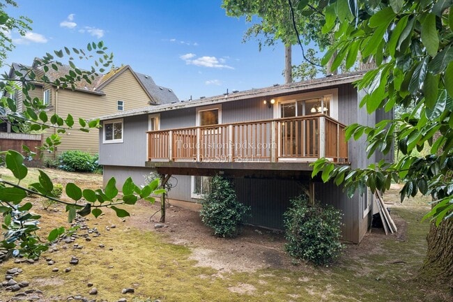 Building Photo - Inviting West Linn 4 Bed Home with Wood Fireplace, Deck, and 2-Car Garage
