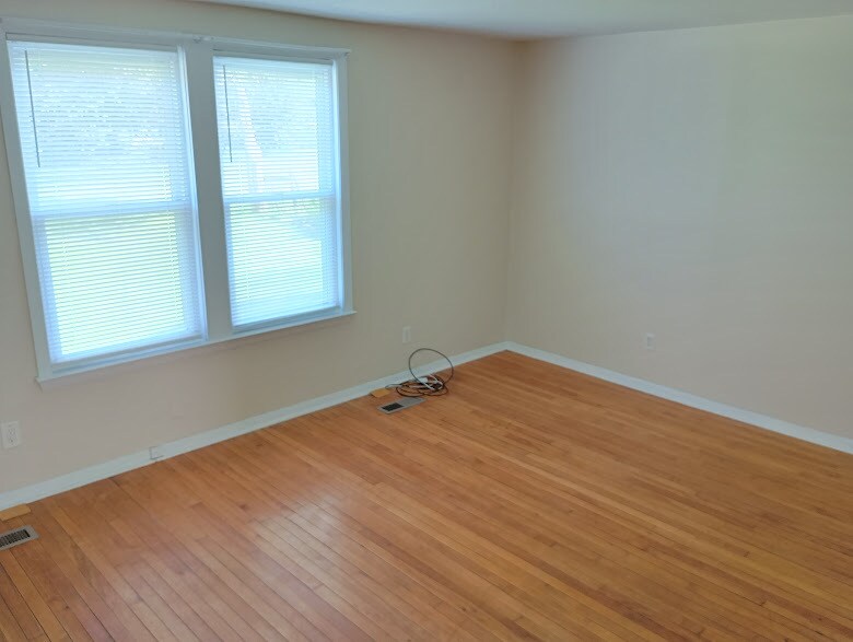 Living room - 60 Quality Ave