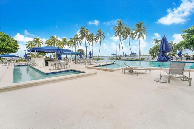 Building Photo - 2333 Brickell Ave