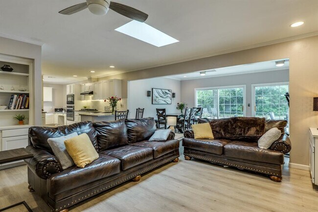 Building Photo - 3002 Stardust Dr