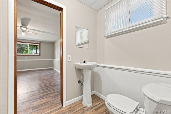 Building Photo - 35 Tomcyn Dr
