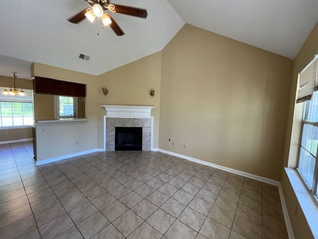 Building Photo - Renovated 3 Bedroom 2 Bath Home for Rent!!
