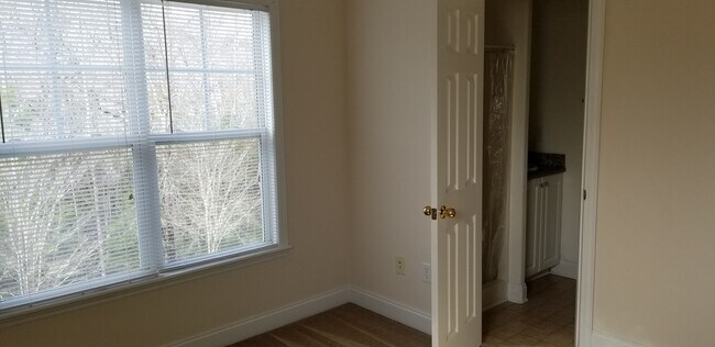 Building Photo - 300 Sea Knight Ln