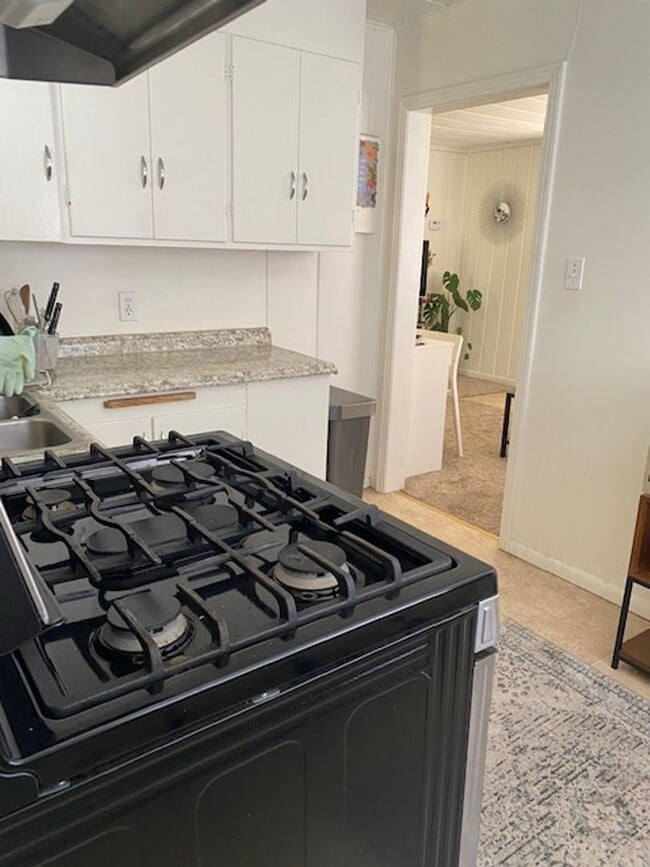 Building Photo - 1361 Stafford St