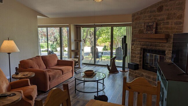 Building Photo - 100 Bay Point Dr