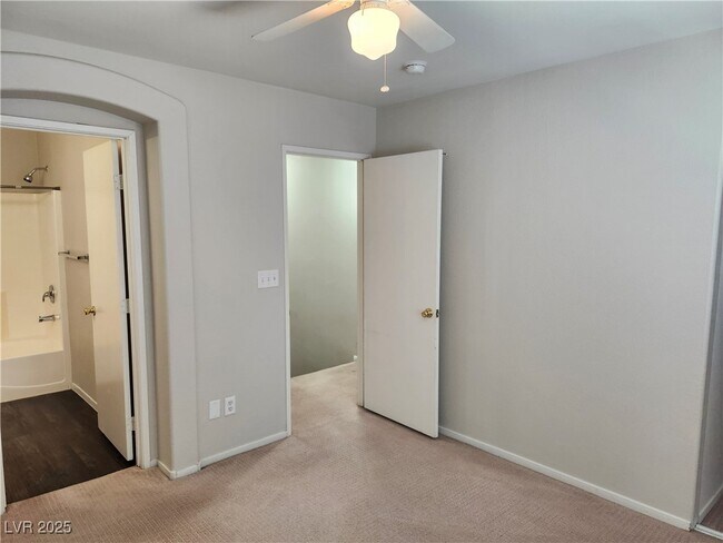 Building Photo - 5165 Paradise Skies Ave
