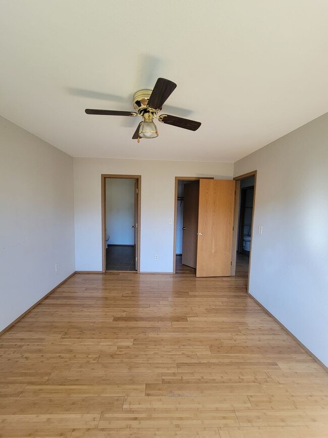 Building Photo - 3 bedroom home with 2 car garage built in ...