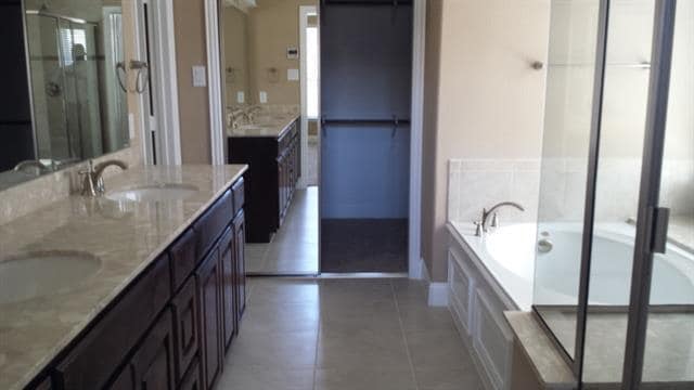 Building Photo - 2449 Kingsgate Dr