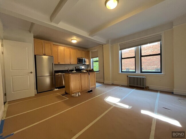 Building Photo - 115 E 92nd St