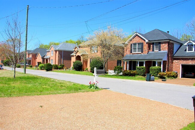 Building Photo - Bellevue!  2 Bedroom / 2 Bath House w/ Loft!  Renovated - Pet Friendly