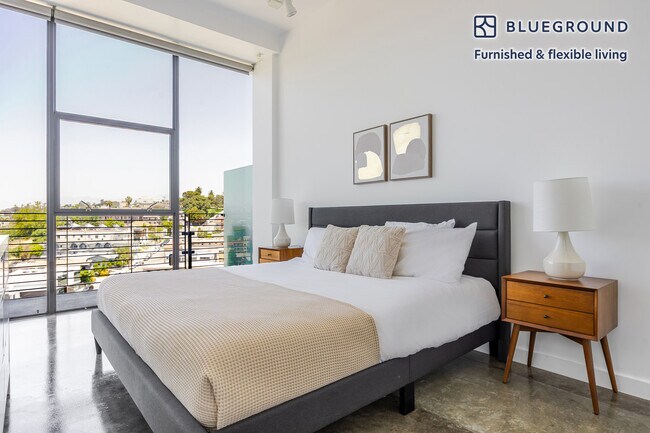 Building Photo - 1115 W Sunset Blvd