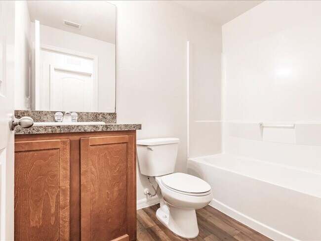 Building Photo - Your Season to Settle In – 3BR/2BA Duplex ...