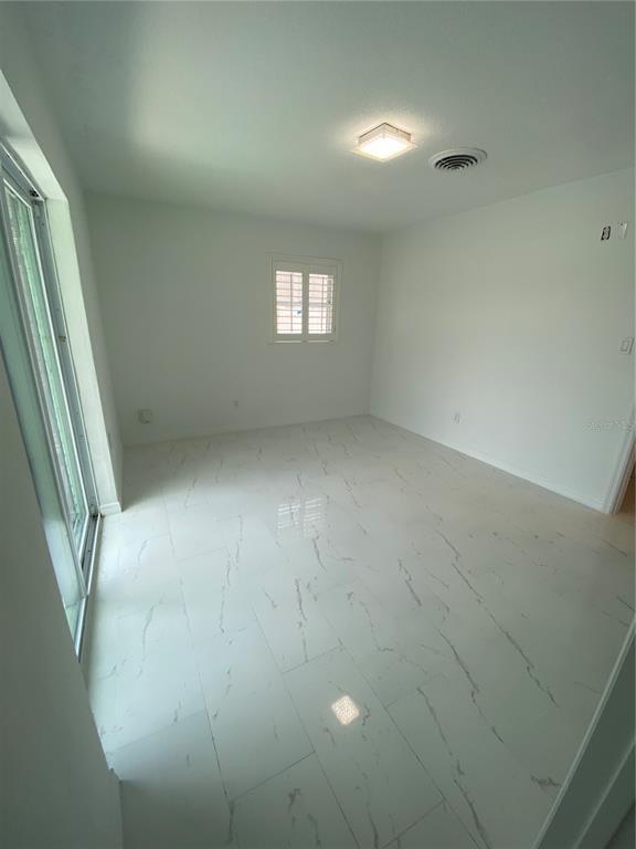 Building Photo - 3823 Bainbridge Ave