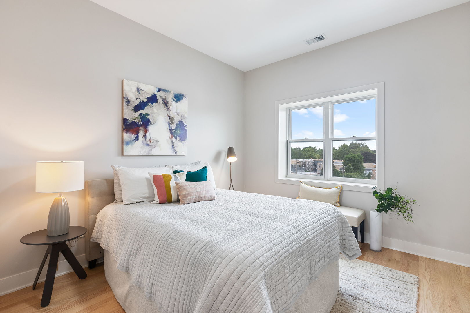 Building Photo - 5689 N Lincoln Ave