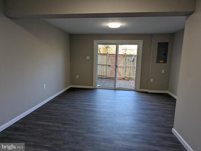 Building Photo - 1680 Thenia Pl