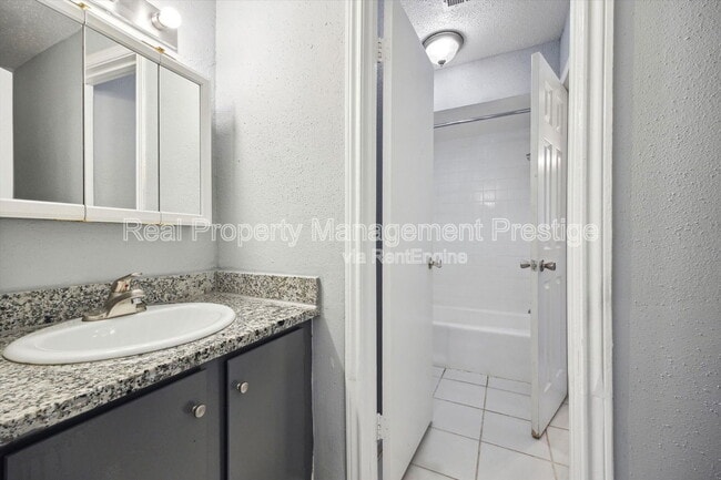 Building Photo - 3115 Falk Ct