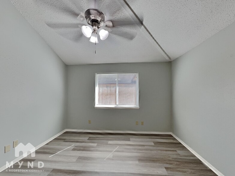 Building Photo - 6918 Foxbrook Dr